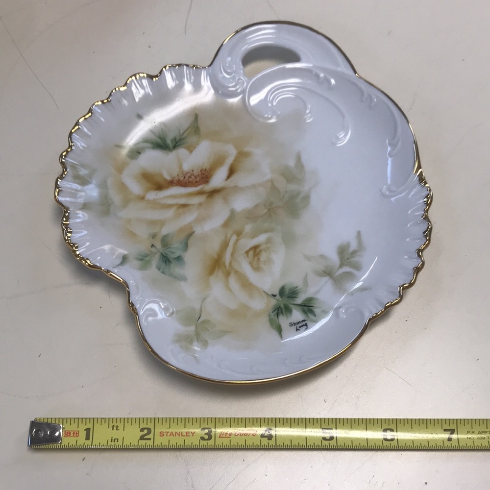 Hand Painted Yellow‎ Roses Plate w/ Handle - Picture 6 of 7